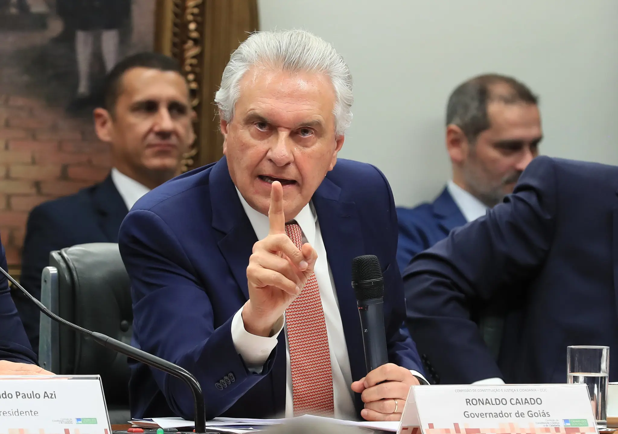 Caiado evita dizer se apoia fim da escala 6×1 e chama PEC de “eleitoreira”