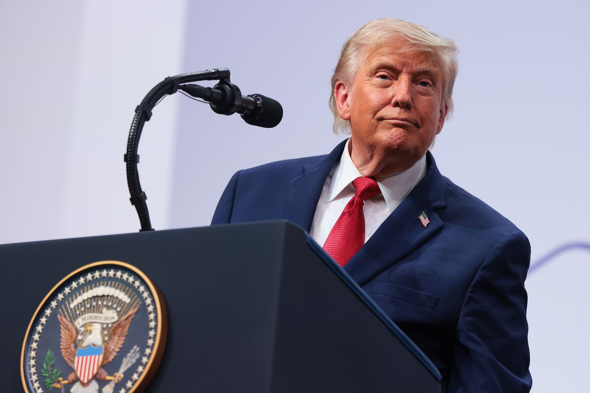 Trump anuncia ‘guerra econômica’ contra o Irã e ameaça países que ajudarem regime