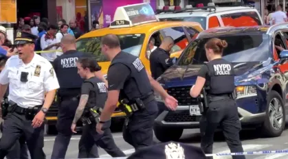Suspeito é preso após disparos causarem correria na Times Square, em Nova York